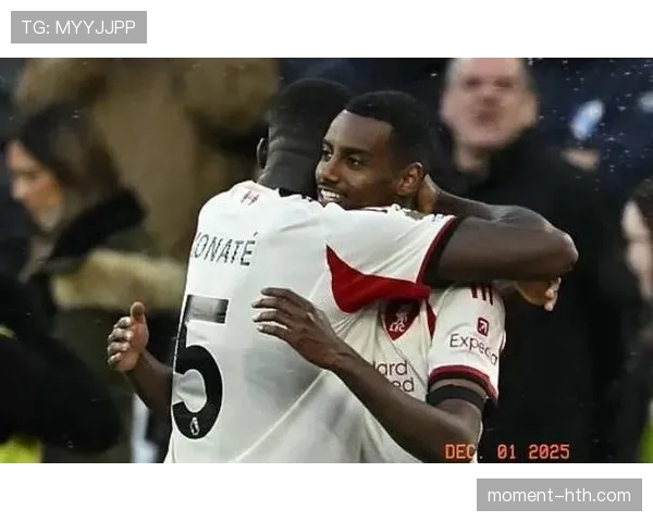 赫斯特闪耀赛场引英超豪门哄抢，新星崛起成转会焦点