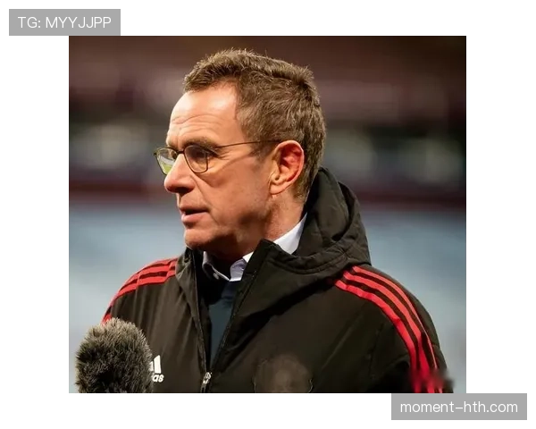 曼联传奇重返老特拉福德,倾囊相授职业生涯经验激励新星 曼联传奇重返老特拉福德,倾囊相授职业生涯经验激励新星