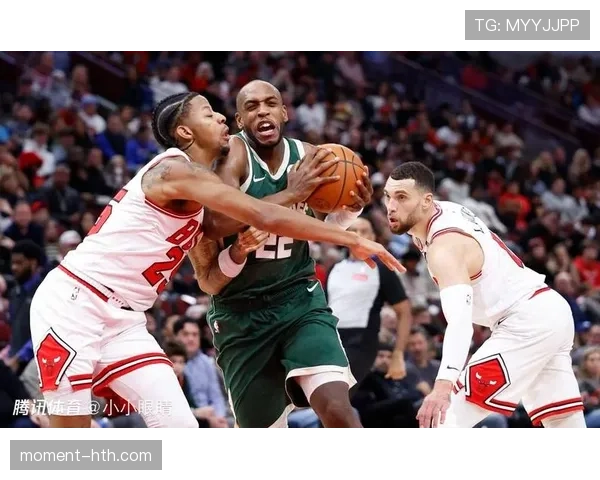 米德尔顿挡拆创高效得分，领先字母哥制造错位优势